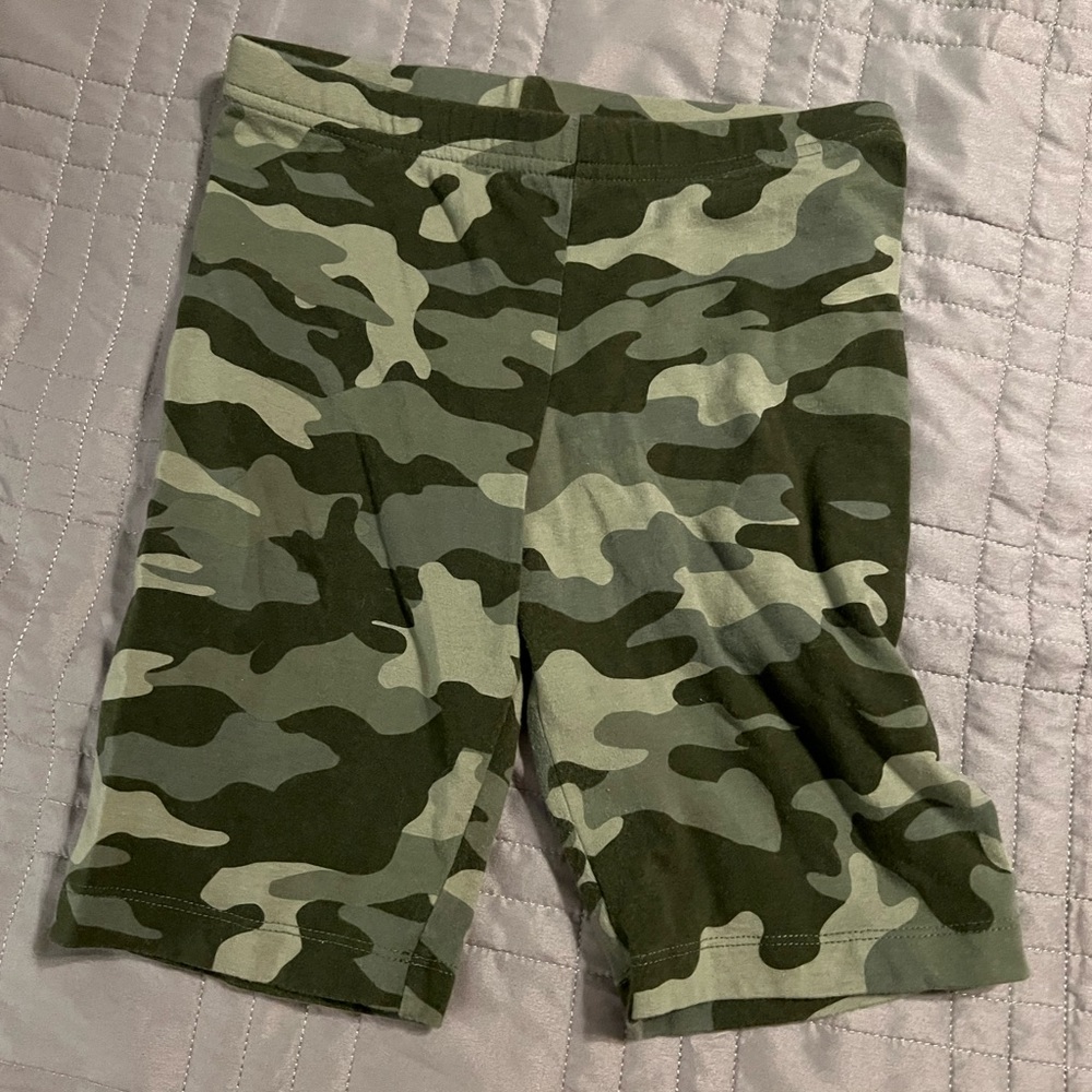 EUC, Old Navy Green Camo Girl’s Bicycle Shorts, Size L (10-12)
